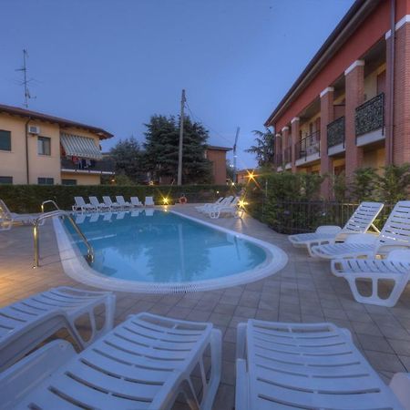 Holidays Alle Rose Πεσκιέρα ντελ Γκάρντα Εξωτερικό φωτογραφία