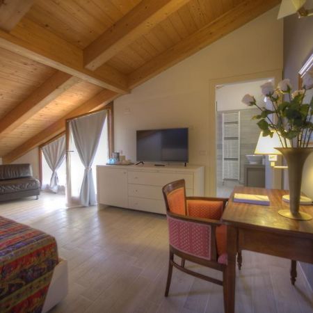 Holidays Alle Rose Πεσκιέρα ντελ Γκάρντα Δωμάτιο φωτογραφία